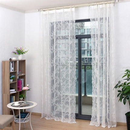 Hvidt blonde-gardin med blomstermotiv