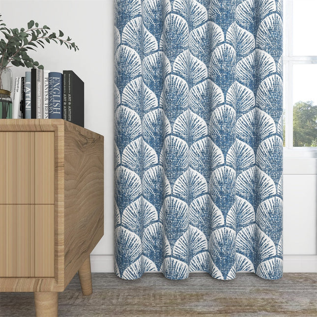 Gardin med blåt art deco mønster