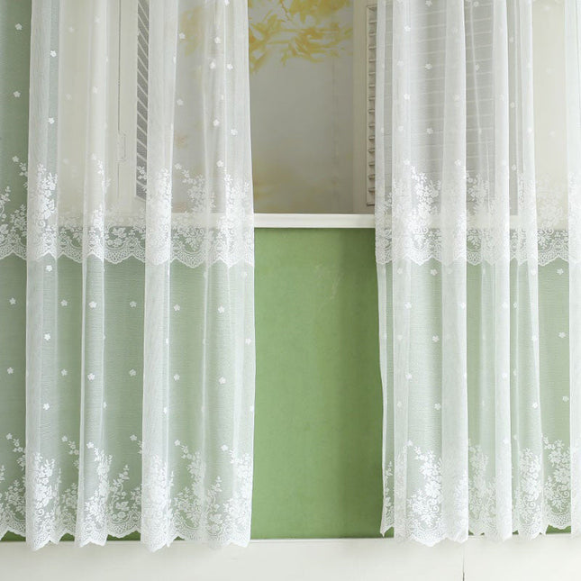 Hvidt gennemsigtigt gardin med blonder