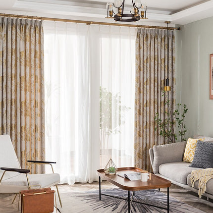 Elegant gardin med gyldent grenmønster