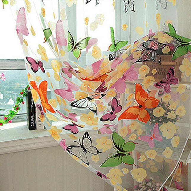 Transparent gardin med farverige sommerfugle