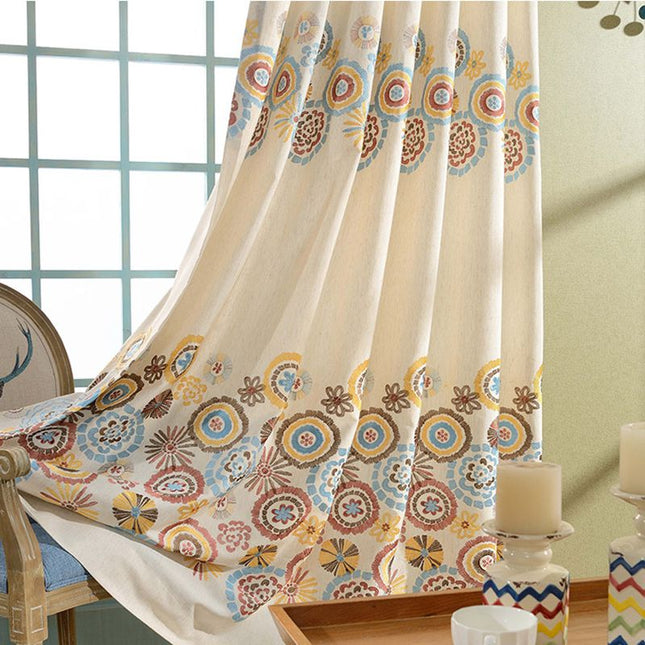 Gardin med boheme-mønstret kant