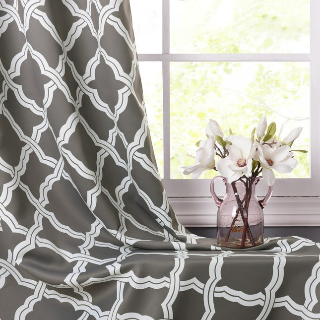 Mørklægningsgardin med hvidt marokkansk mønster