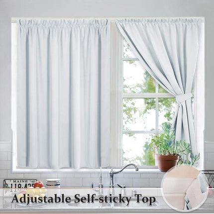 Selvklæbende mørklægningsgardin til små vinduer