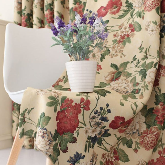 Romantisk mørklægningsgardin med rosenmotiv