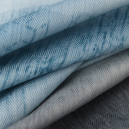 Gardin med moderne sildebensmønster