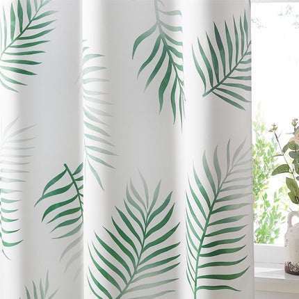 Hvidt gardin med grønne palmeblade