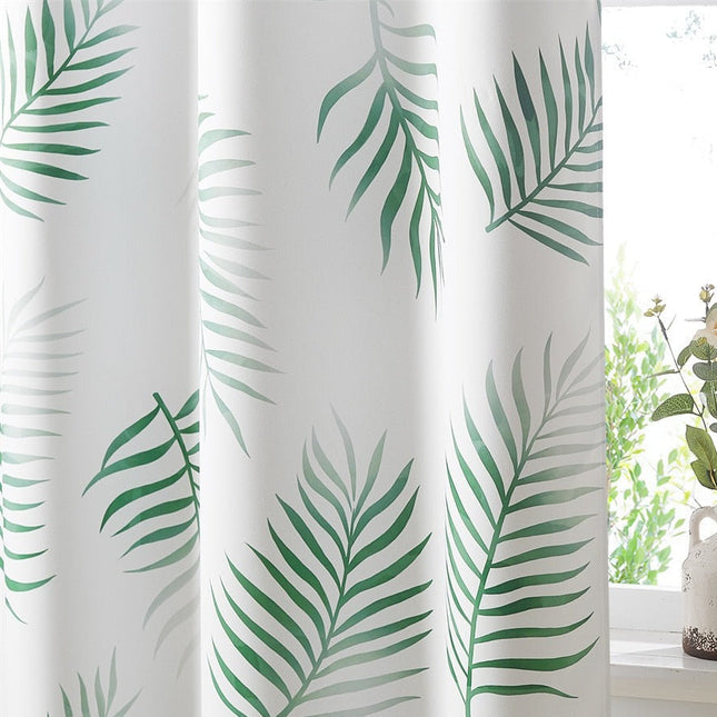 Hvidt gardin med grønne palmeblade
