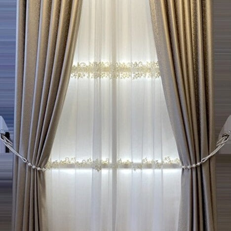 Skinnende mørklægningsgardin i gylden nuance