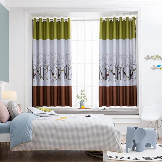 Børnegardin med skovdyr og træer