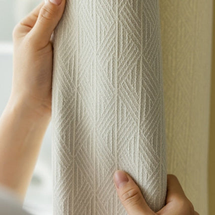 Beige mørklægningsgardin med sildebensmønster