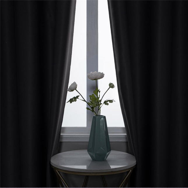 Ensfarvet mørklægningsgardin i antracitgrå
