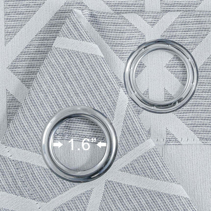 Lysegråt mørklægningsgardin med geometrisk mønster