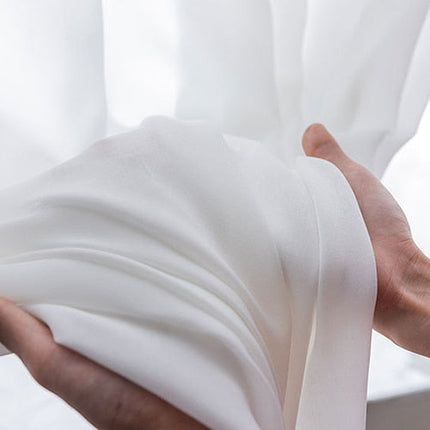 Enkelt og fint gennemsigtigt voile gardin