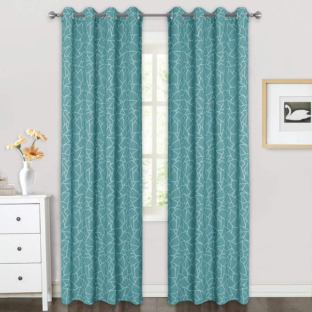 Mørklægningsgardin med hvidt geometrisk mønster