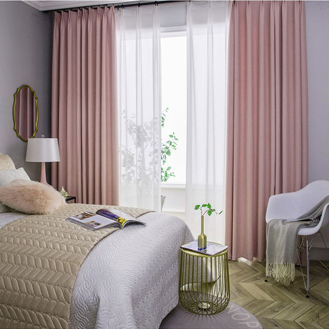 Lyserødt mørklægningsgardin til pigeværelset