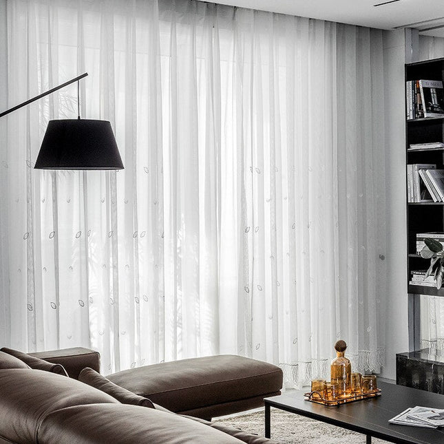 Let voile gardin med dekorative frynser