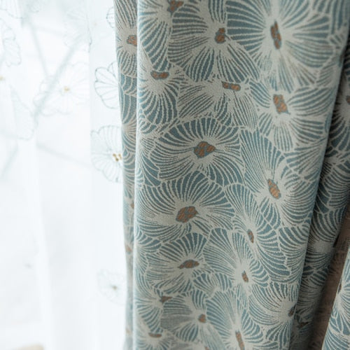 Mørklægningsgardin med flot botanisk print