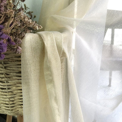 Elegant let gardin med glanseffekt