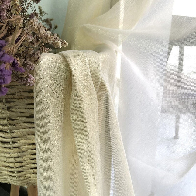 Elegant let gardin med glanseffekt