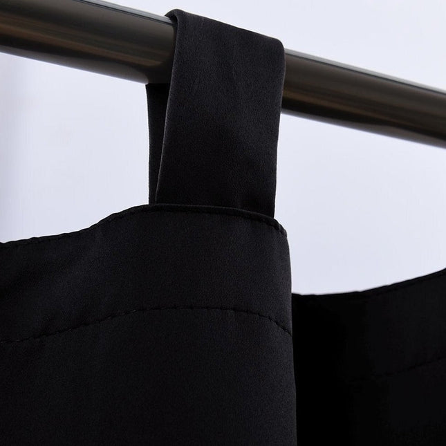 Lyst mørklægningsgardin med brede stropper