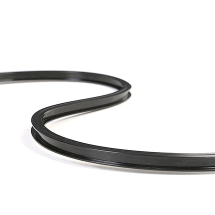 Fleksibel gardinskinne til loftmontering i hvid