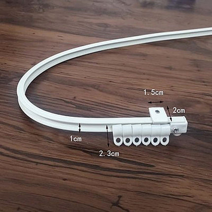 Bøjelig gardinskinne til skæve vinkler