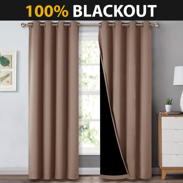 Akustisk mørklægningsgardin i mørk beige