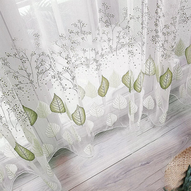 Let gardin med grønne blade