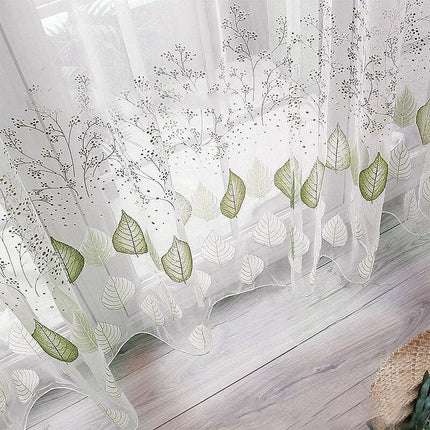 Let gardin med grønne blade