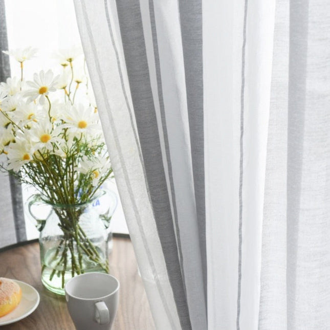 Moderne stribet gennemsigtigt gardin til stue