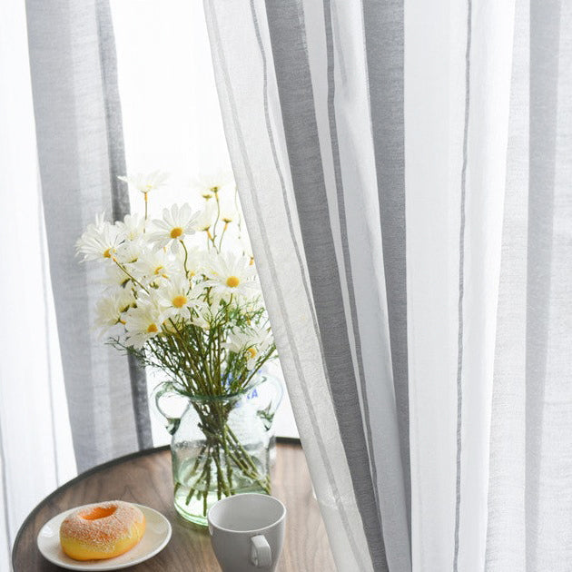 Moderne stribet gennemsigtigt gardin til stue