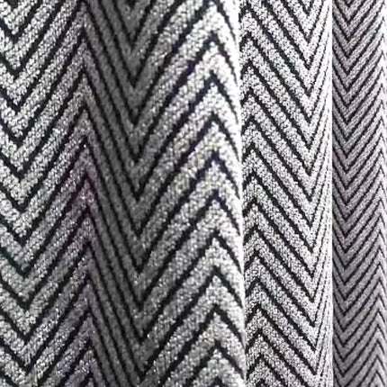 Blåt mørklægningsgardin med sildebensmønster