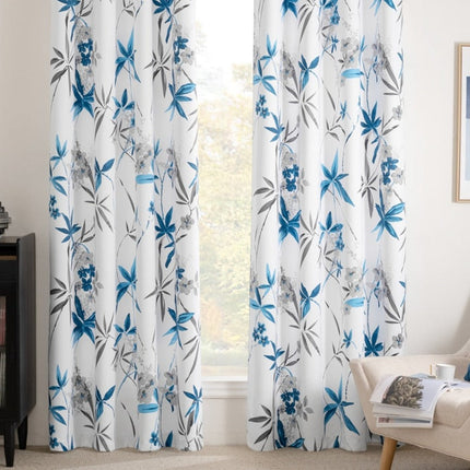 Hvidt gardin med blåt blomstermotiv