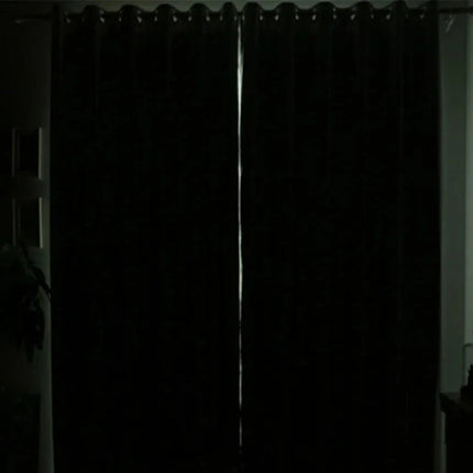 Sort mørklægningsstof med sølvbelægning