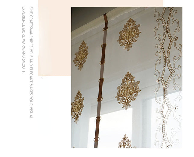 Hejsegardin i voile med fin broderi