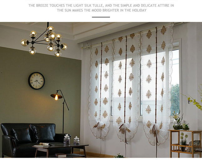 Hejsegardin i voile med fin broderi