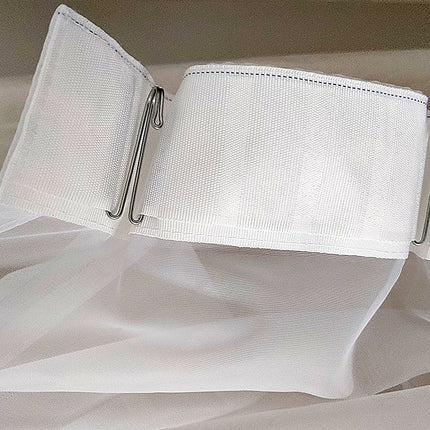 Enkelt og klassisk transparent gardin