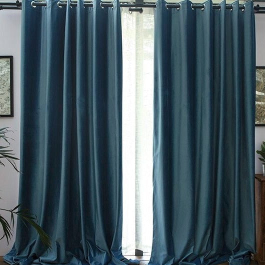 Blåt mørklægningsgardin i satin look