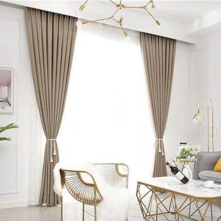 Mørk beige mørklægningsgardin til stuen