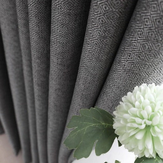 Gråt mørklægningsgardin med struktur