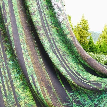 Gardin med realistisk skovmotiv print