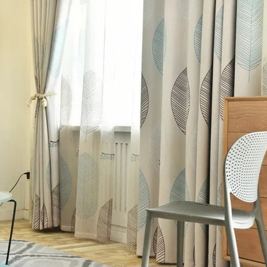 Mørklægningsgardin med moderne print af blade