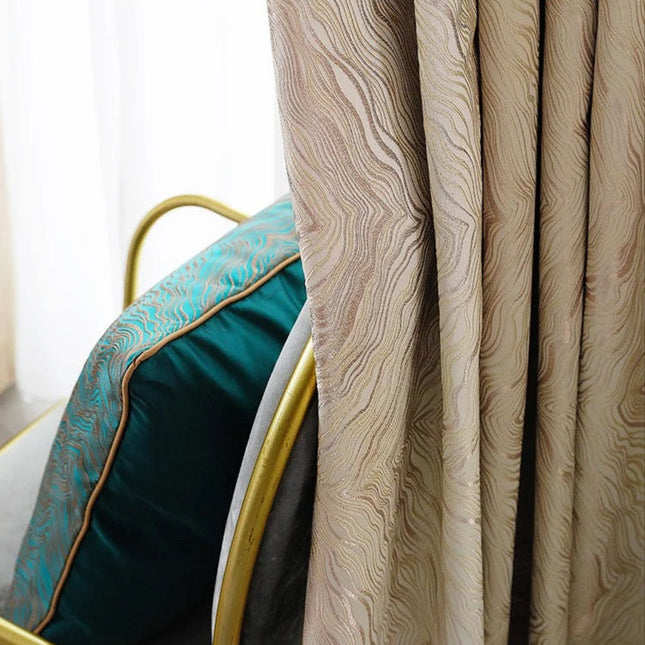 Beige mørklægningsgardin med bølget mønster