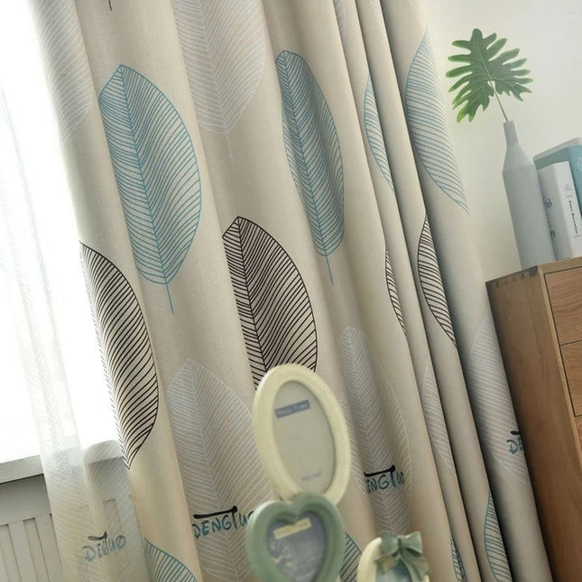 Mørklægningsgardin med moderne print af blade