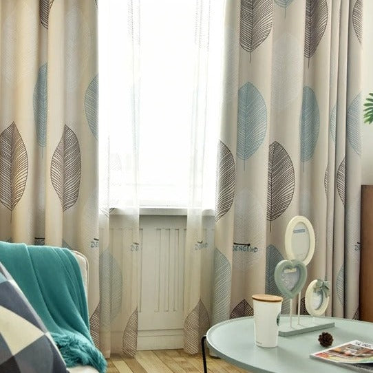 Mørklægningsgardin med moderne print af blade