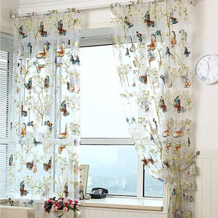 Let gardin med broderede sommerfugle