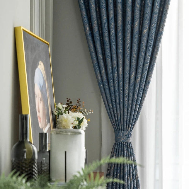 Midnatsblåt mørklægningsgardin med struktur
