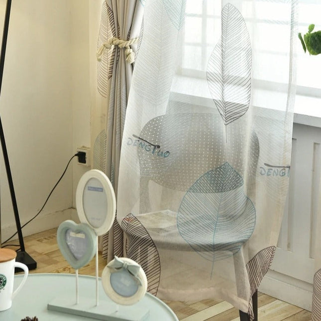 Mørklægningsgardin med moderne print af blade