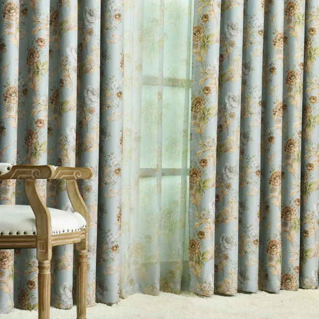 Mørklægningsgardin med romantisk blomstermotiv